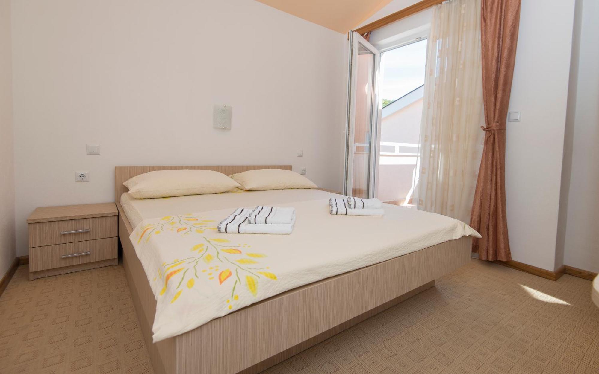 Hotel Ami - M Neum Exteriör bild