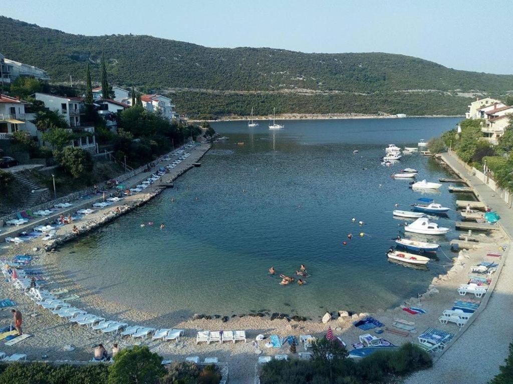 Hotel Ami - M Neum Exteriör bild