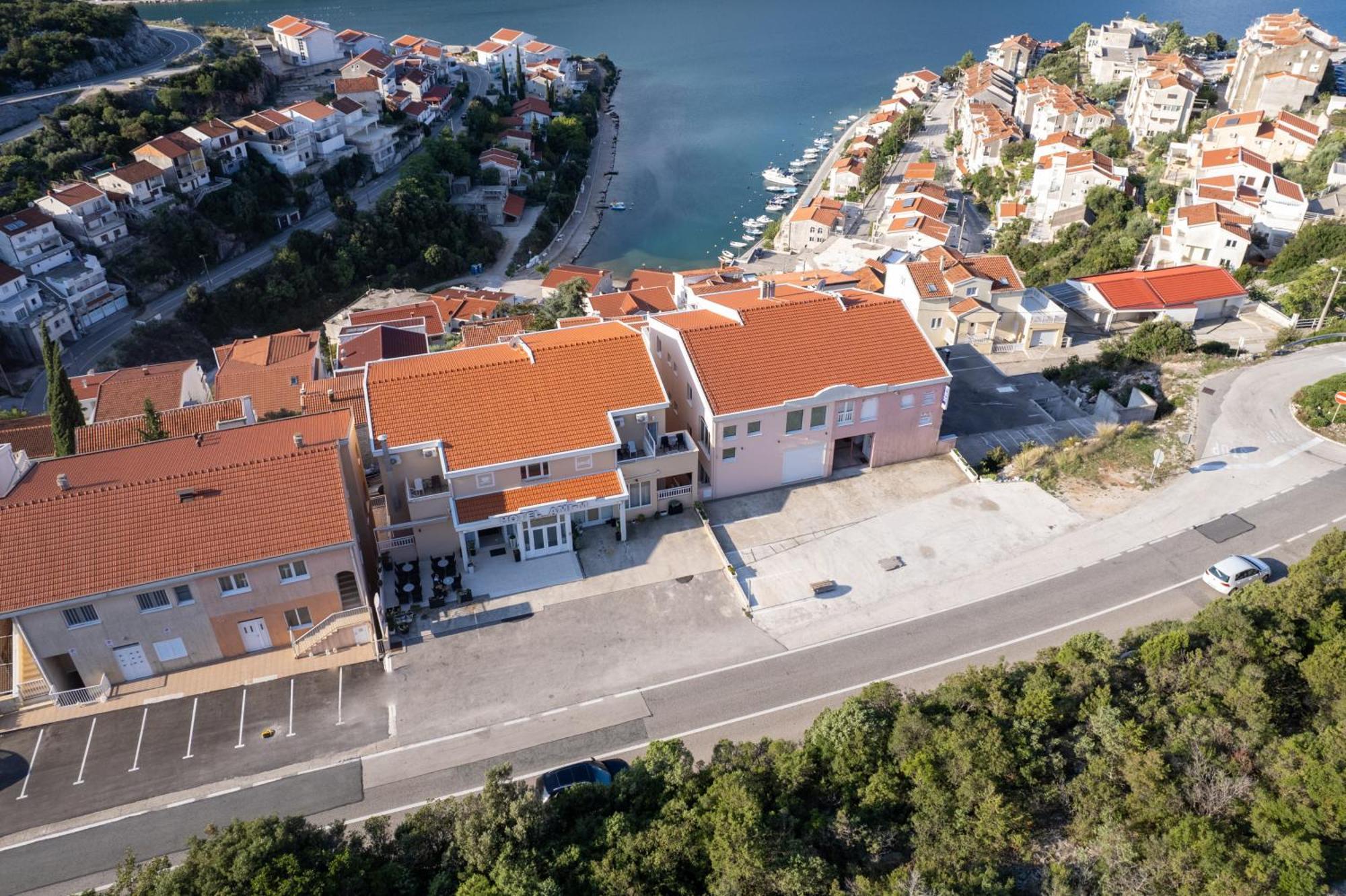 Hotel Ami - M Neum Exteriör bild