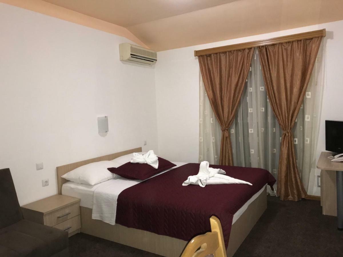 Hotel Ami - M Neum Exteriör bild