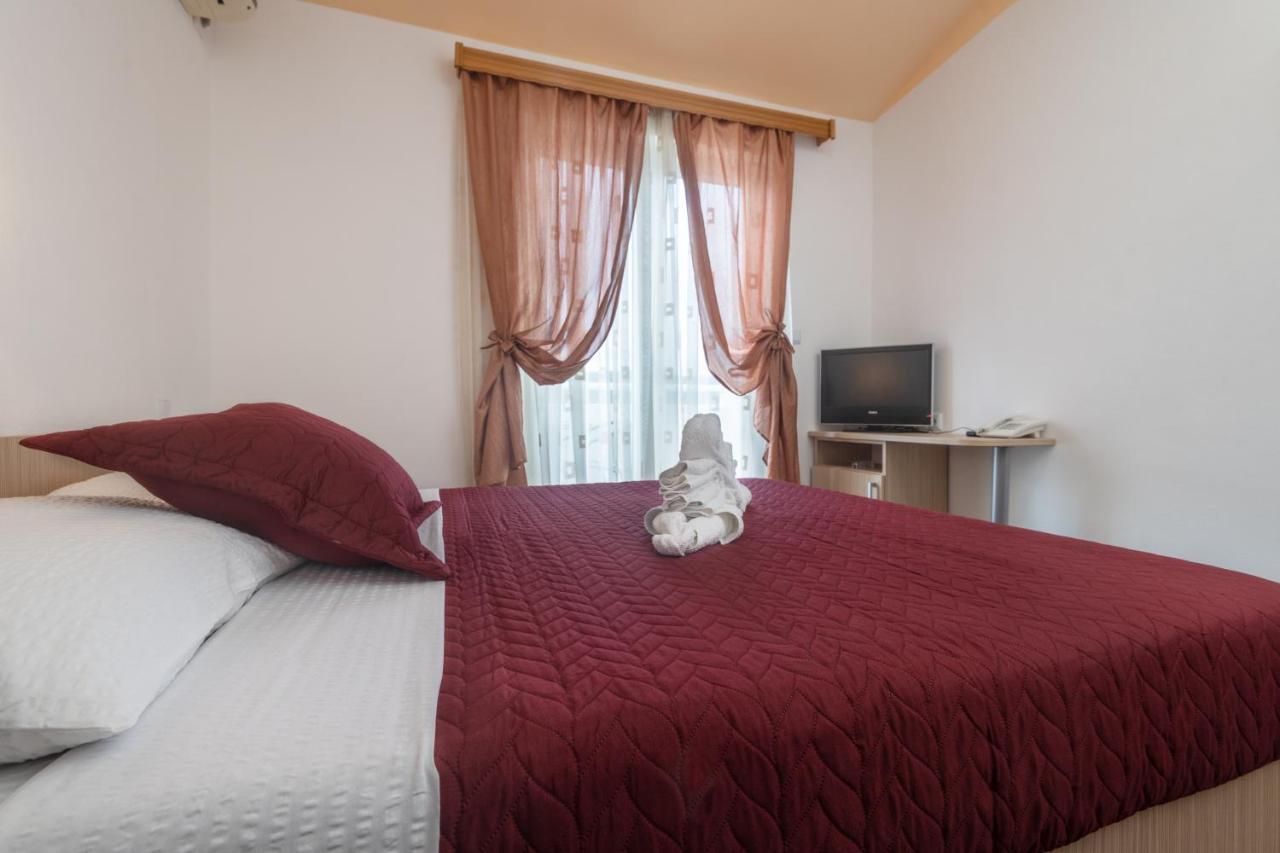 Hotel Ami - M Neum Exteriör bild