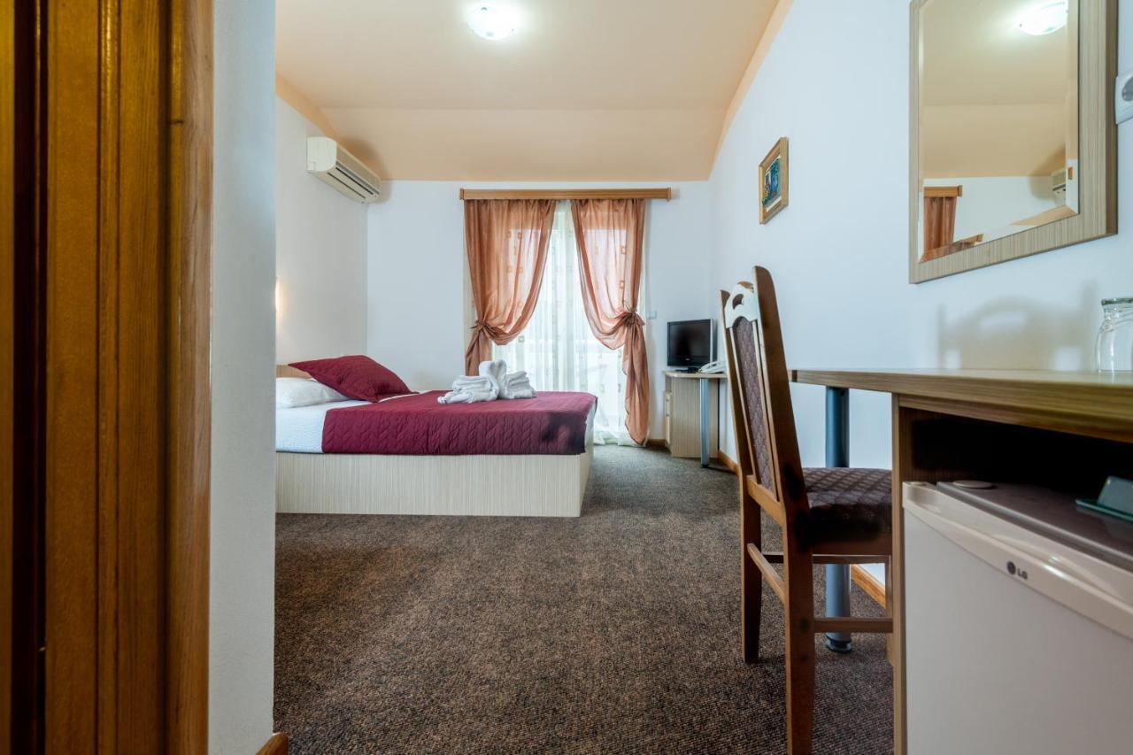 Hotel Ami - M Neum Exteriör bild