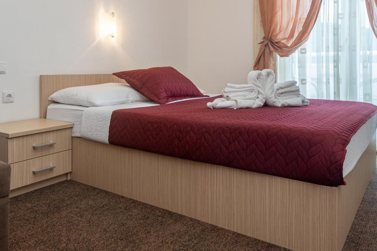 Hotel Ami - M Neum Exteriör bild