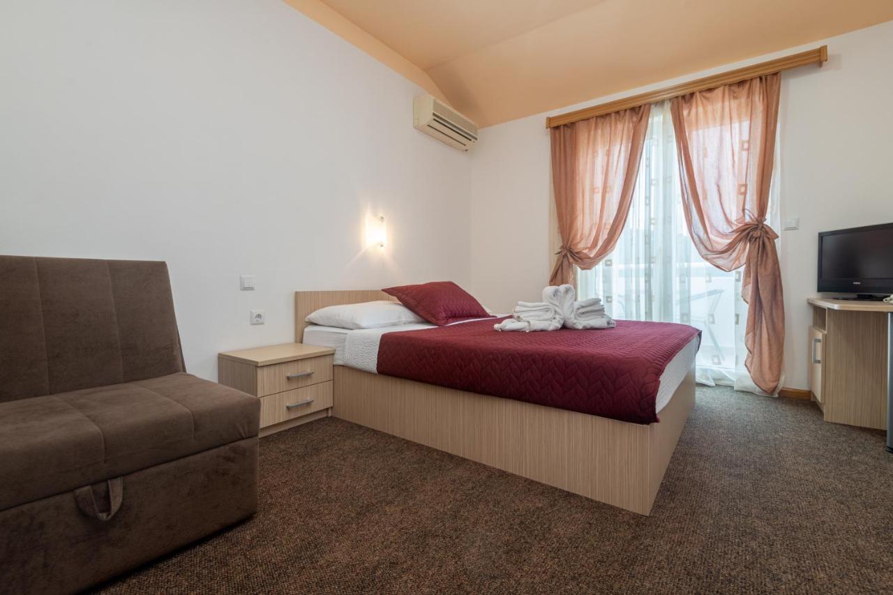 Hotel Ami - M Neum Exteriör bild