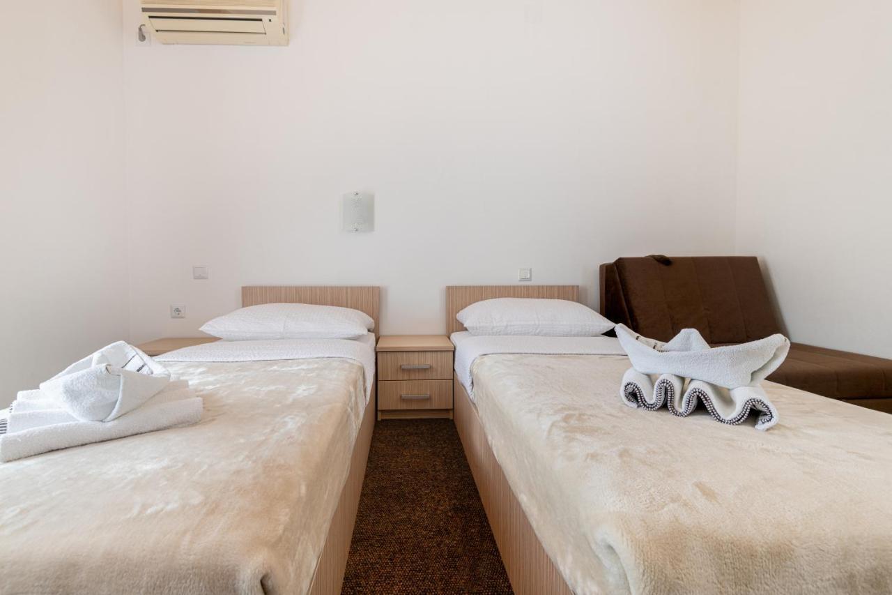 Hotel Ami - M Neum Exteriör bild
