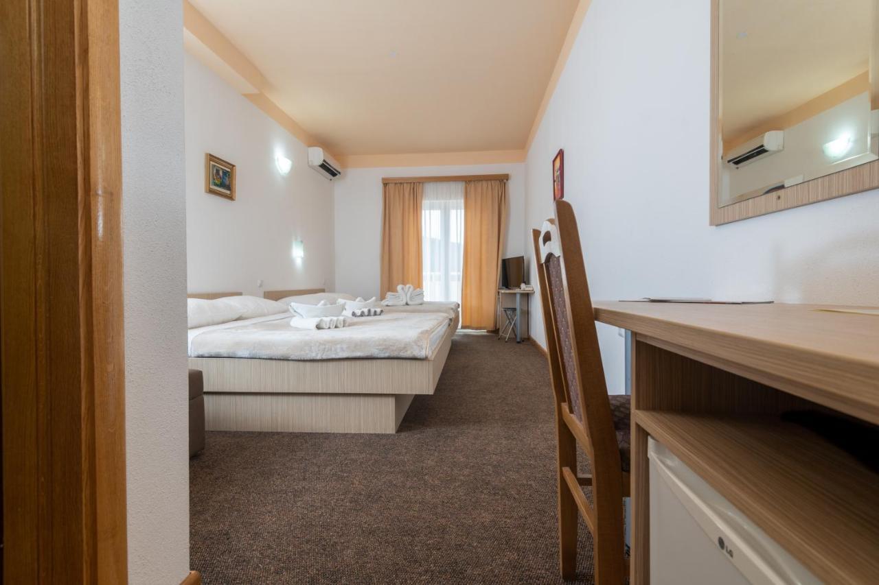 Hotel Ami - M Neum Exteriör bild